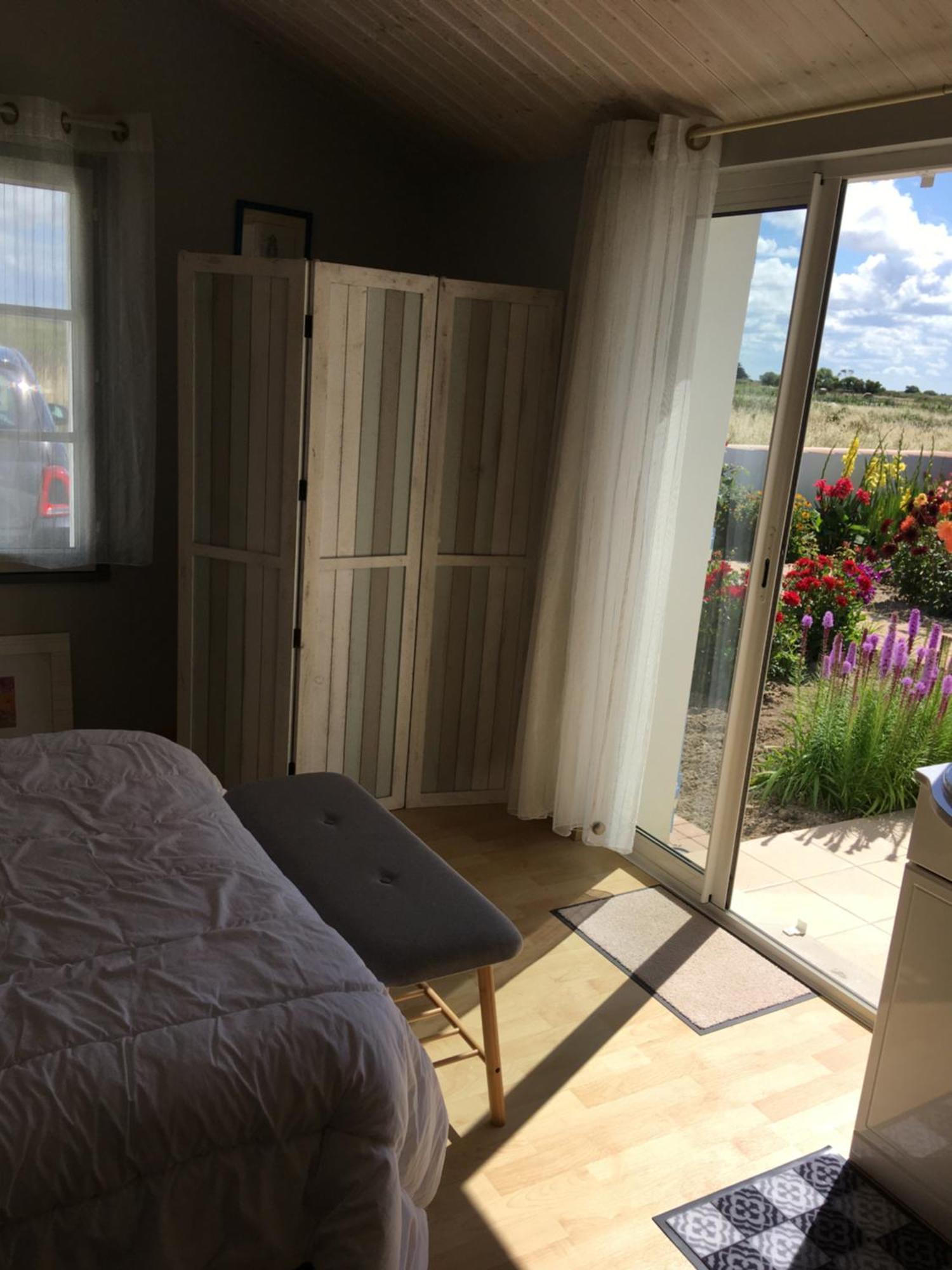 Chambre Grise Barbâtre Екстериор снимка